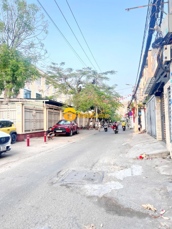 Bán nhà 2 lầu tặng dãy nhà trọ 417m2 hxh lâm văn bền quận 7 chỉ 70trm2