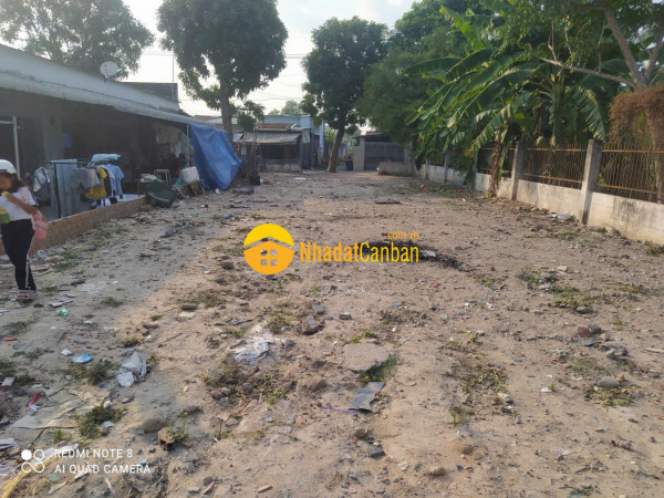 Cần bán lô đất đẹp giá rẻ ngang 10m dài 50m mặt tiền xe tải tránh nhau giá chỉ nhỉnh 3 tỷ.