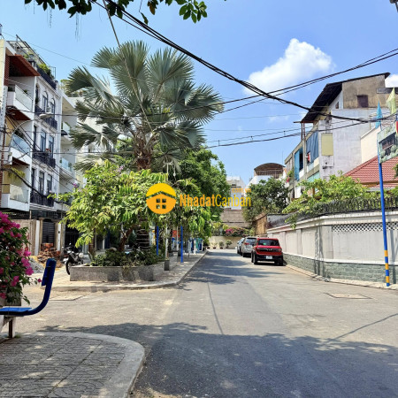 Trời sai gòn nắng 37 độ còn em đạt nóng lòng lên căn nhà siêu phẩm cho ac đây.